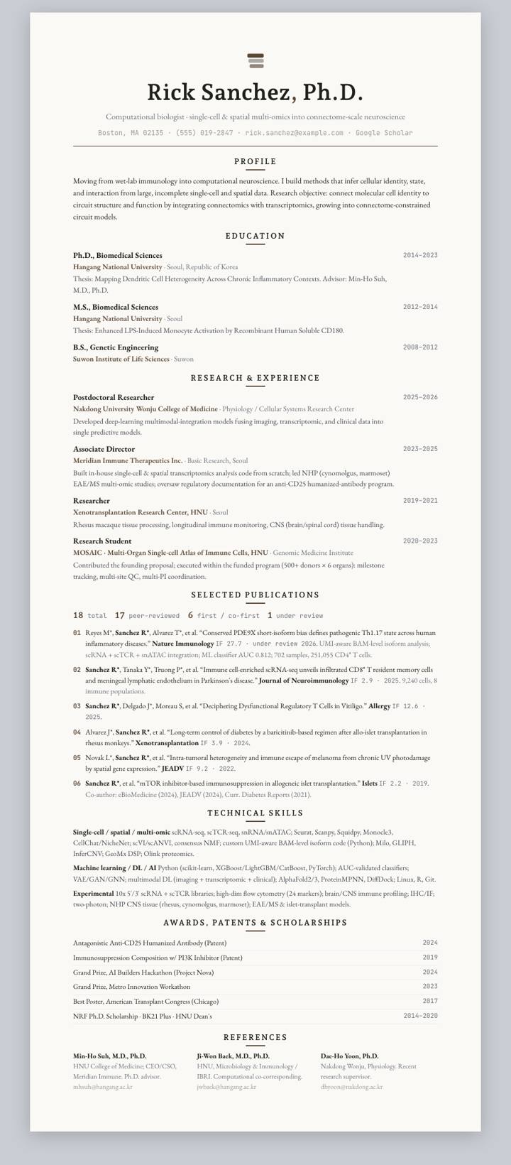 Walnut Centered CV template preview