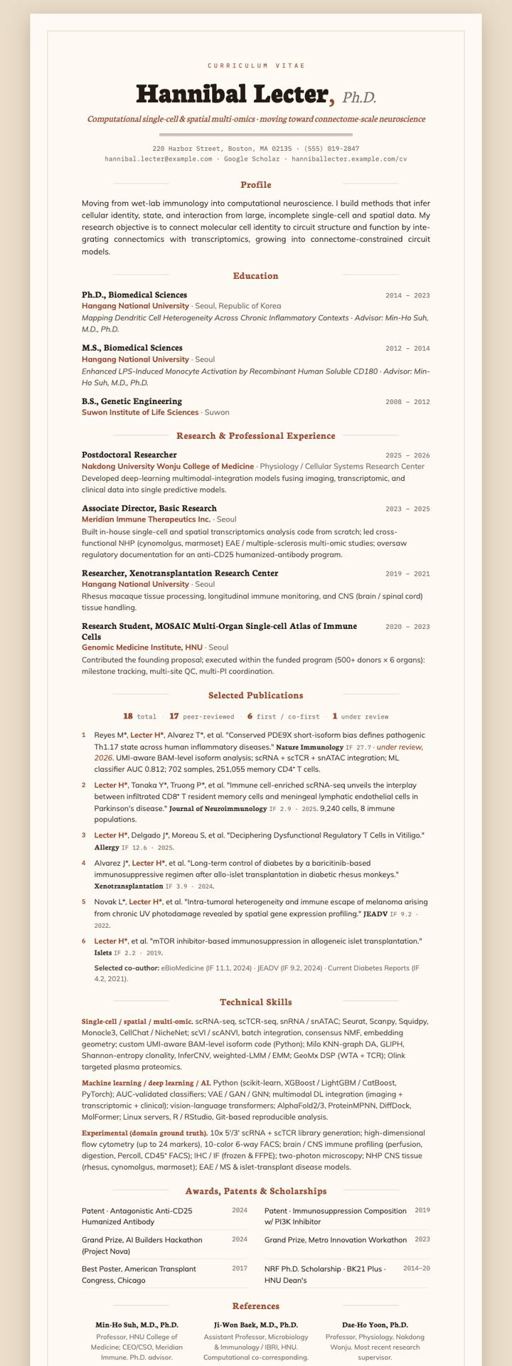 Sienna Centered CV template preview